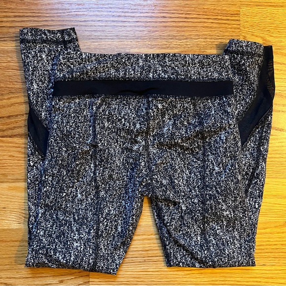 Lululemon run inspire tight black and white size 4 - Picture 3 of 5